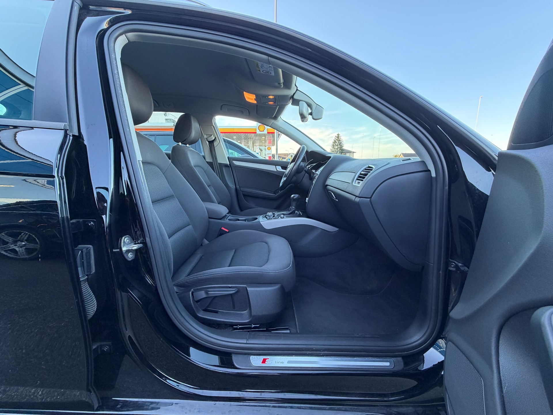 AUDI A4 Avant 2.0 TDI S-Line multitronic-image-6