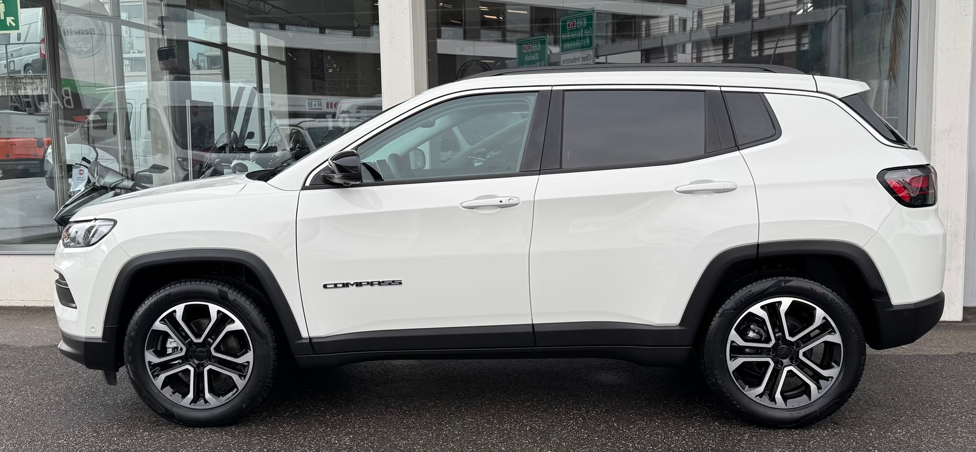 JEEP Compass 4x2 1.5 T MHEV Swiss Limited-showroom-element-2