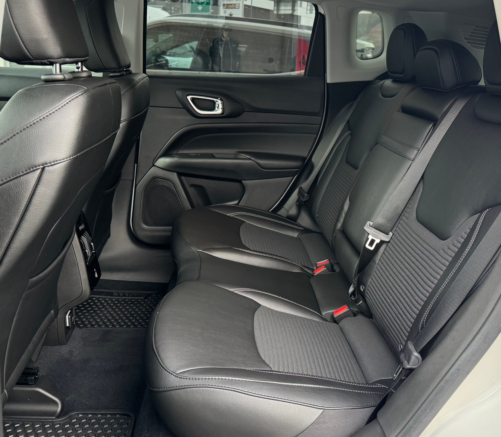 JEEP Compass 4x2 1.5 T MHEV Swiss Limited-image-8