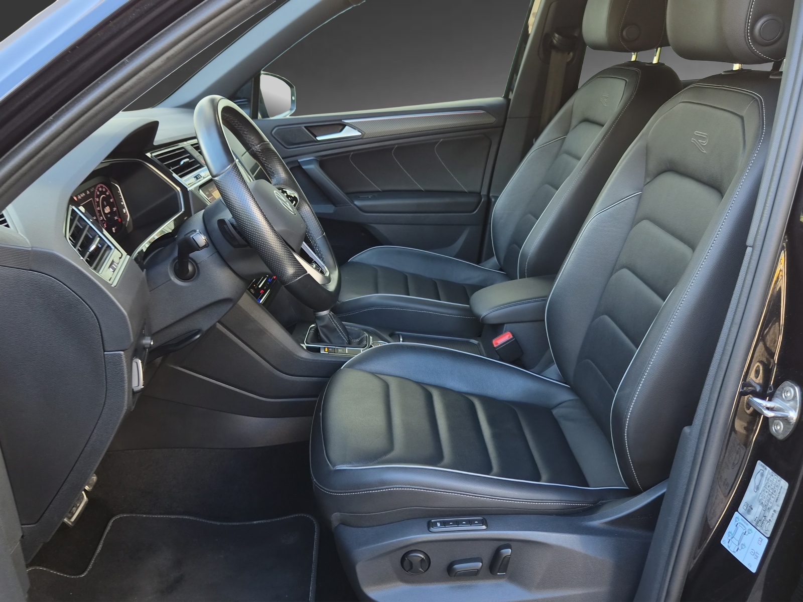 VW Tiguan 2.0TSI R-Line 4Motion DSG-image-5