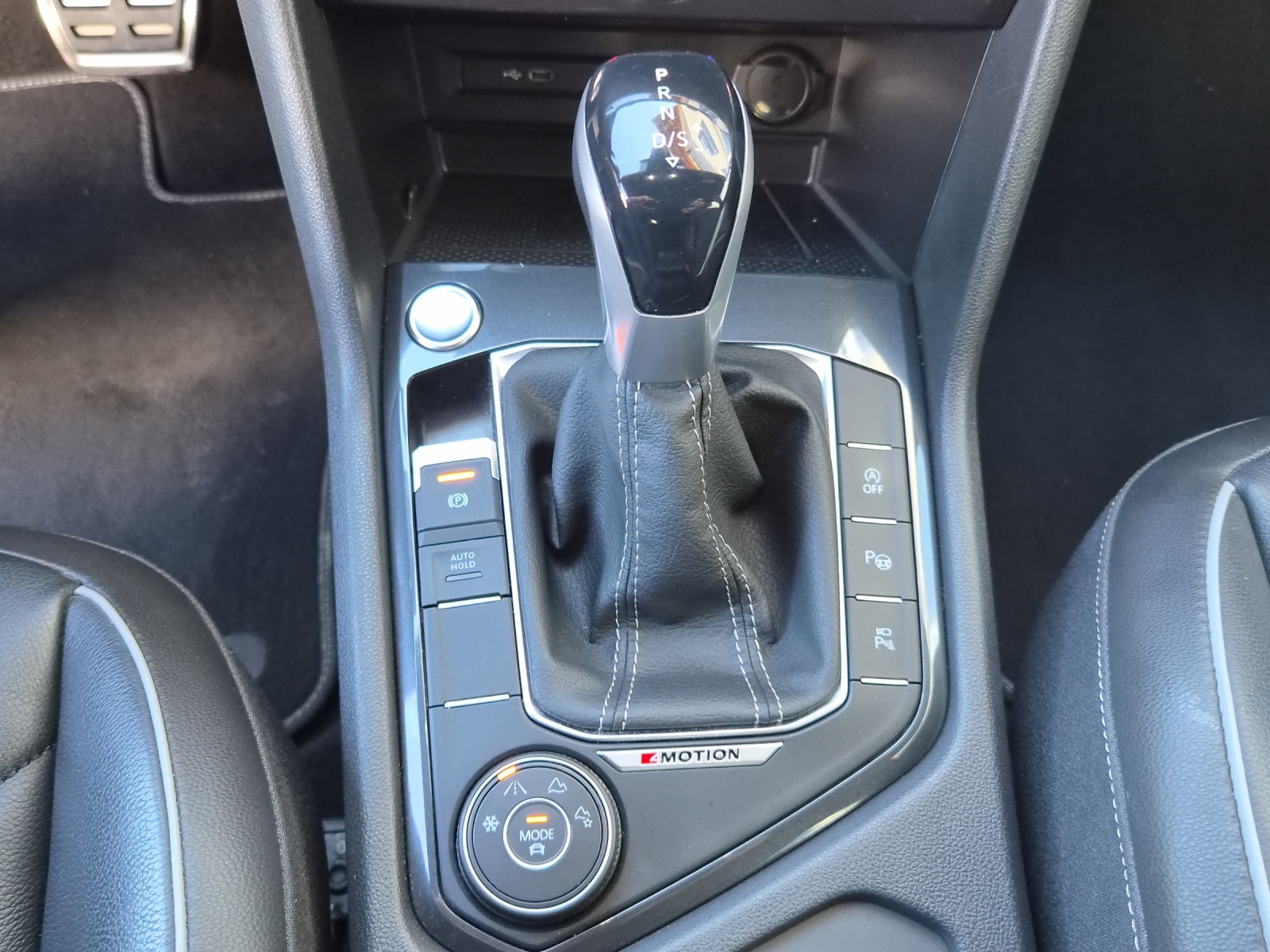 VW Tiguan 2.0TSI R-Line 4Motion DSG-image-13