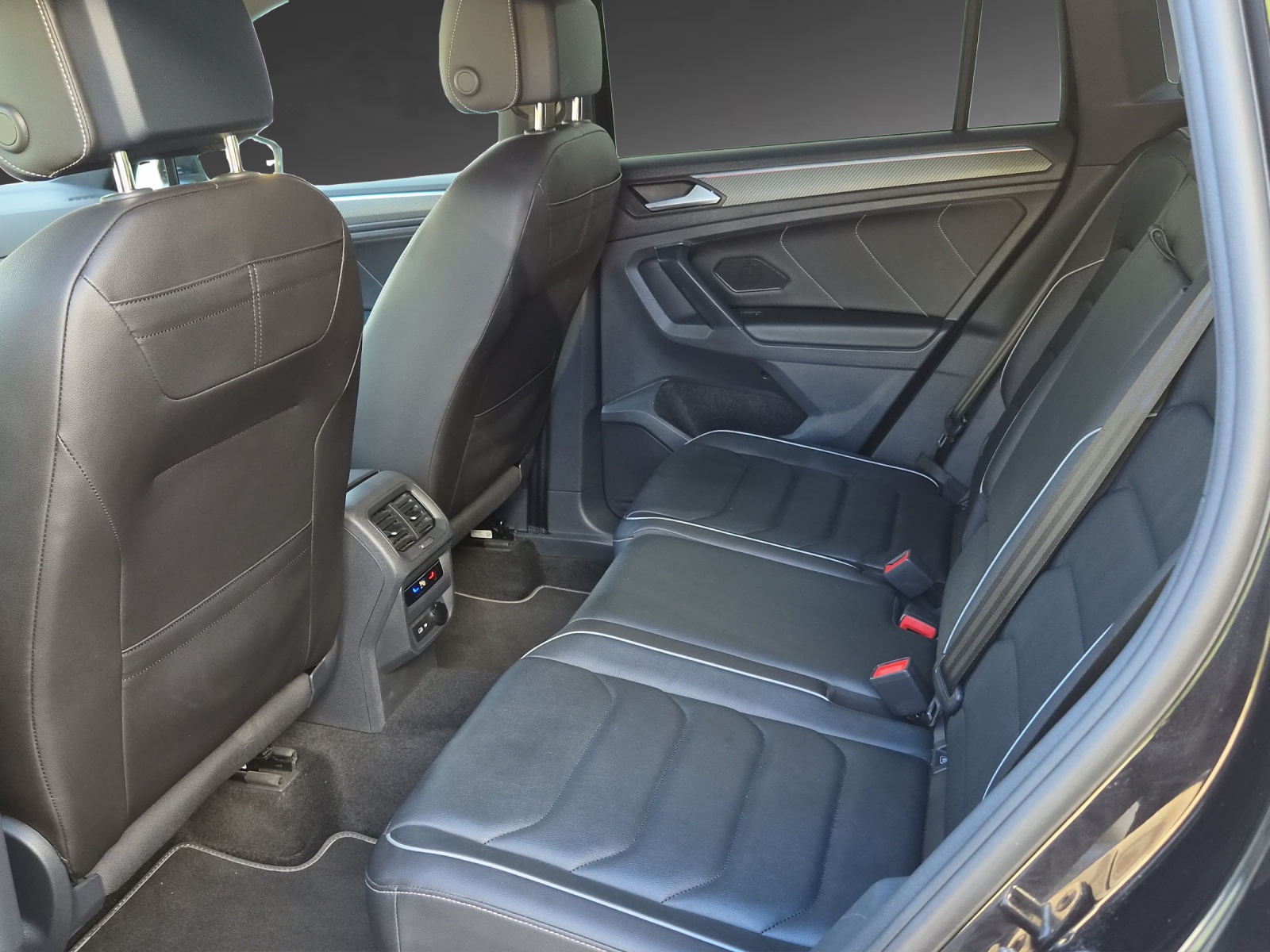 VW Tiguan 2.0TSI R-Line 4Motion DSG-image-6