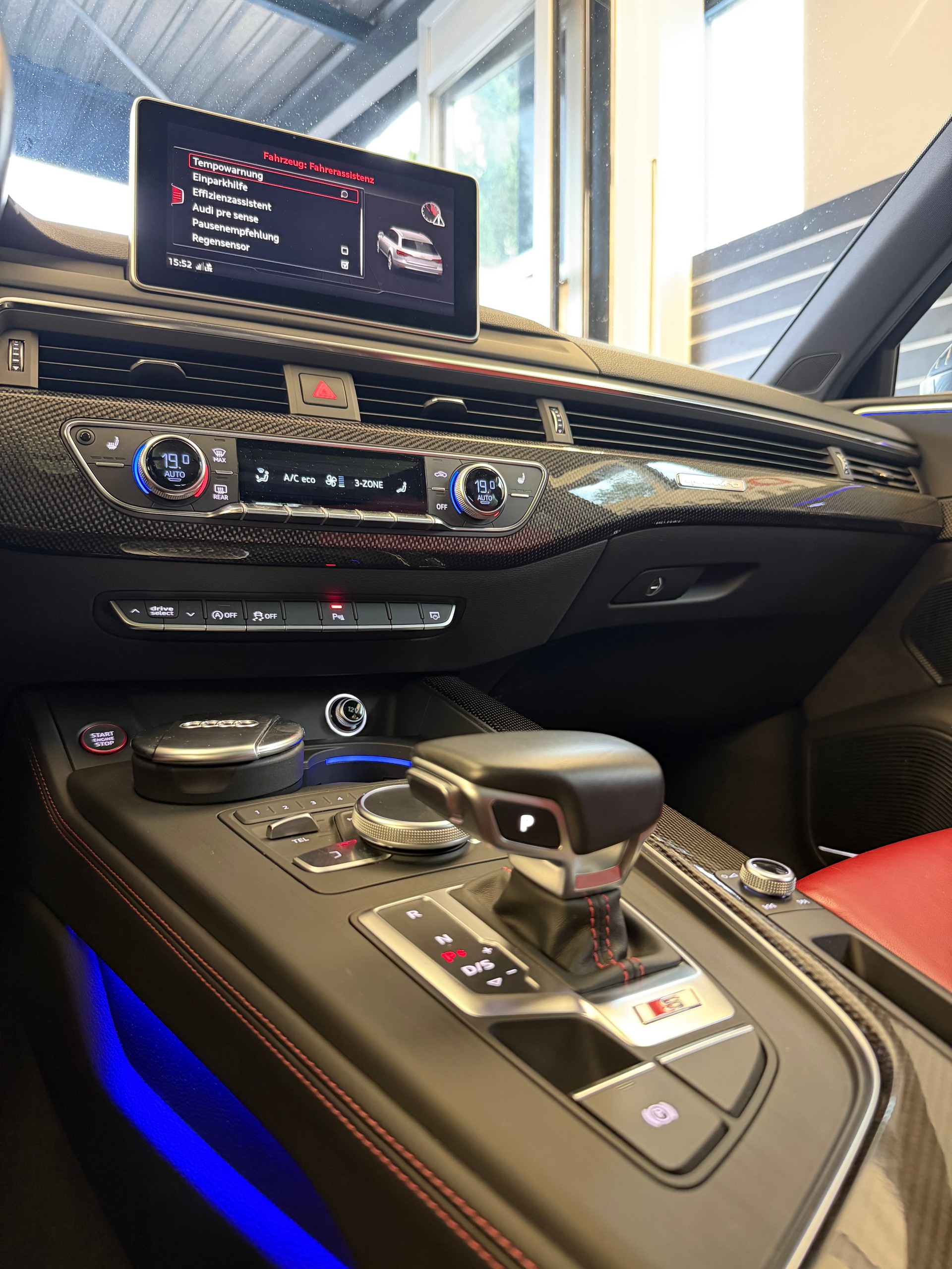 AUDI S4 Avant 3.0 V6 TFSI quattro S-Tronic-image-13