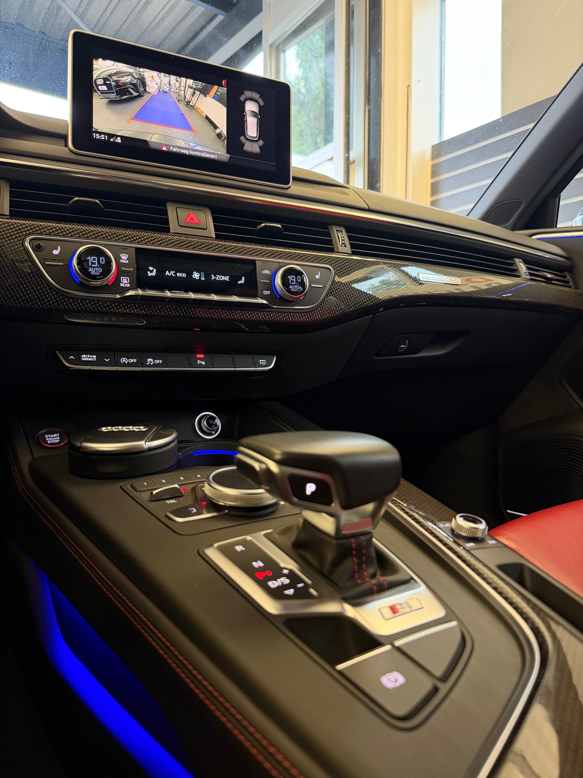 AUDI S4 Avant 3.0 V6 TFSI quattro S-Tronic-image-14