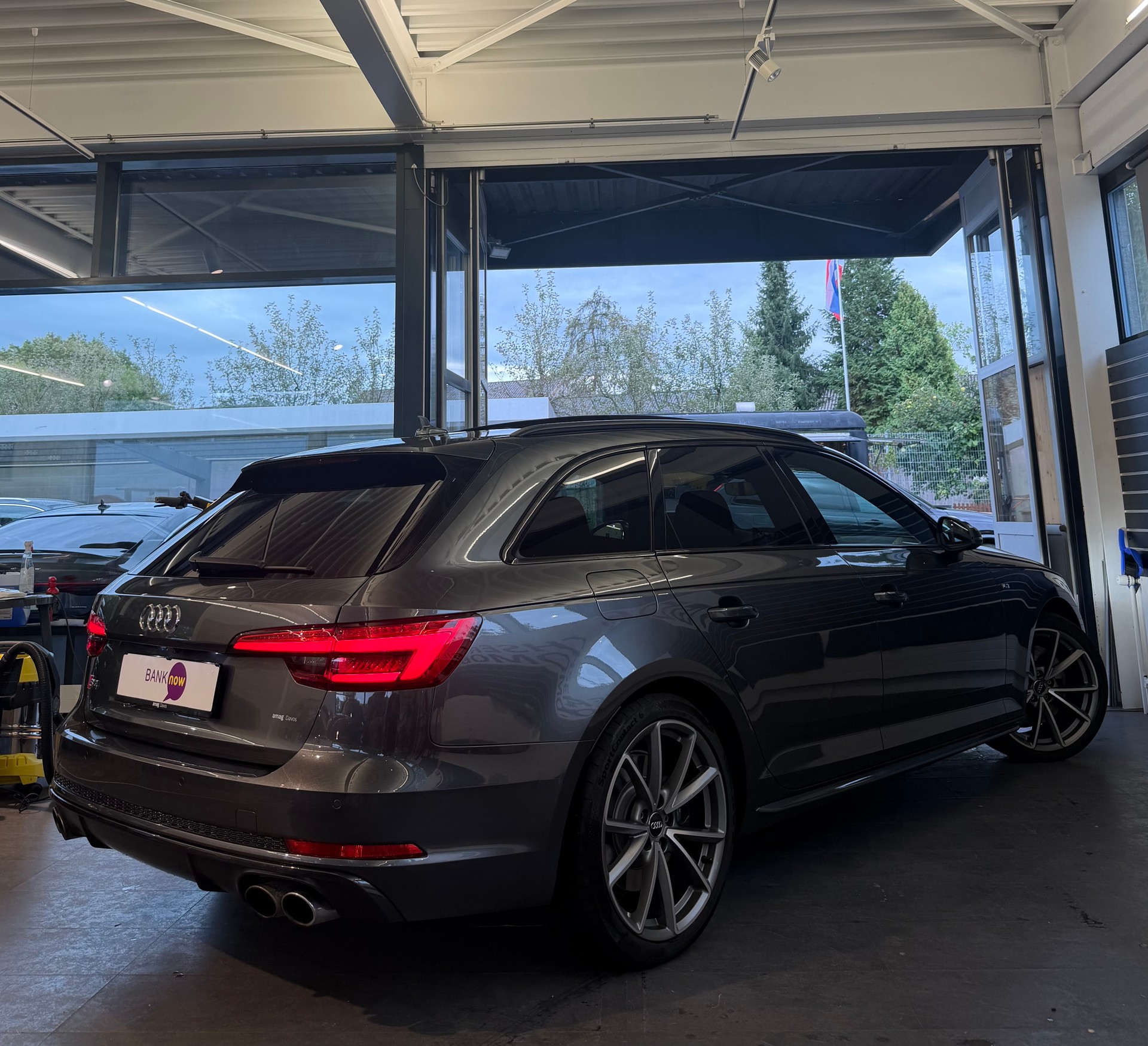 AUDI S4 Avant 3.0 V6 TFSI quattro S-Tronic-image-3