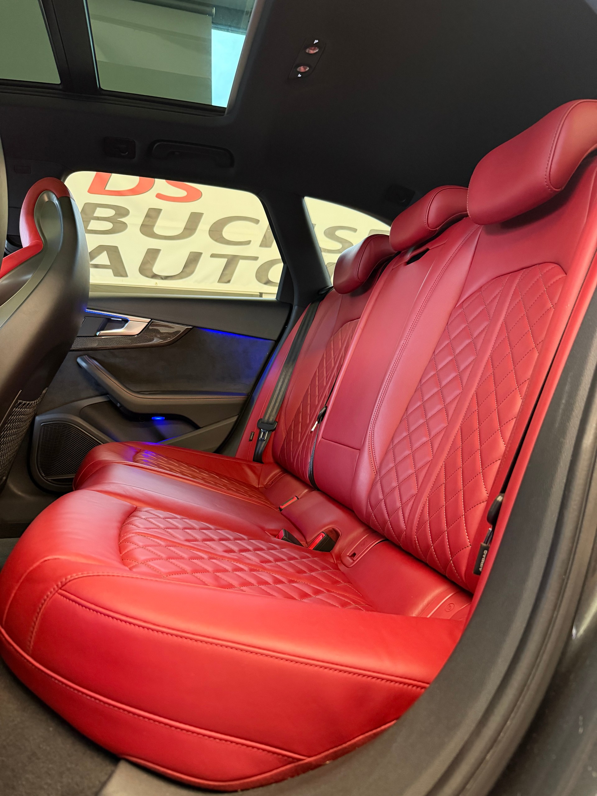 AUDI S4 Avant 3.0 V6 TFSI quattro S-Tronic-image-8