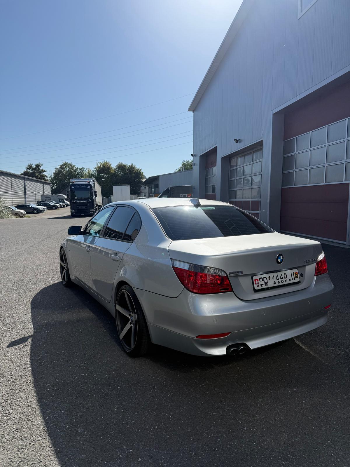 BMW 530i-image-4