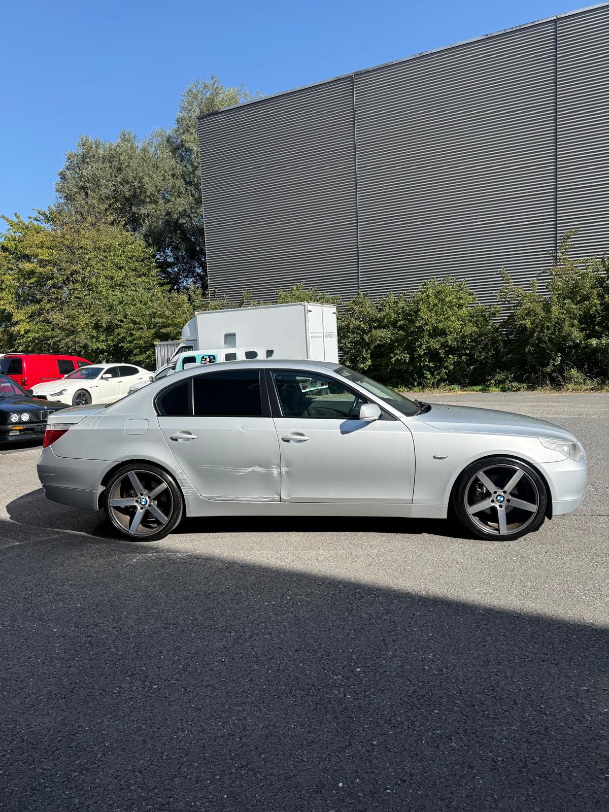 BMW 530i-image-2