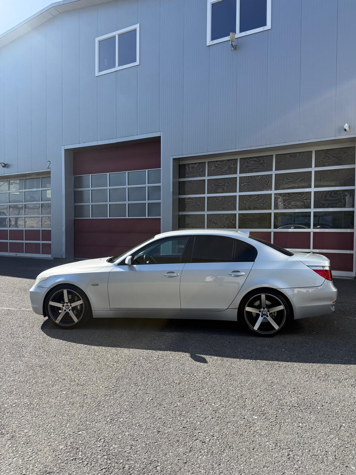 BMW 530i-image-5