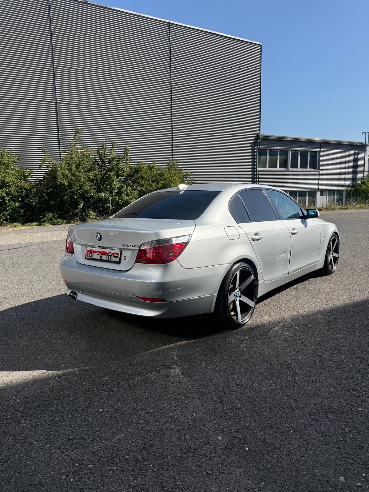 BMW 530i-image-3
