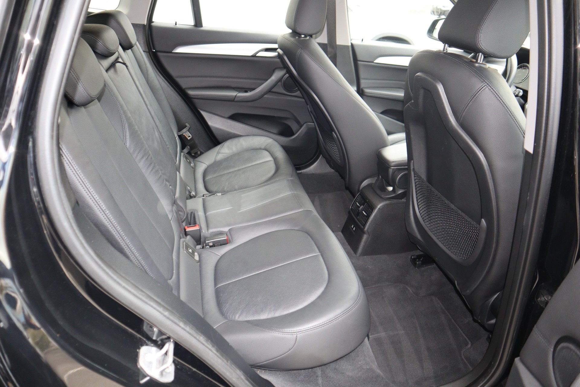 BMW X1 xDrive 20i Steptronic 4x4 Euro 6-image-5