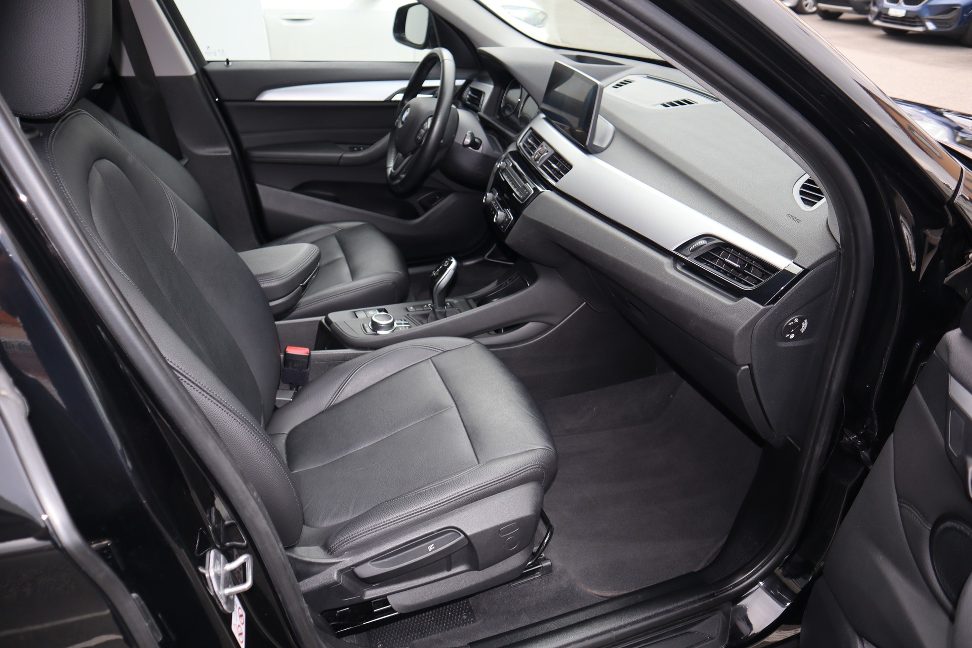 BMW X1 xDrive 20i Steptronic 4x4 Euro 6-image-4