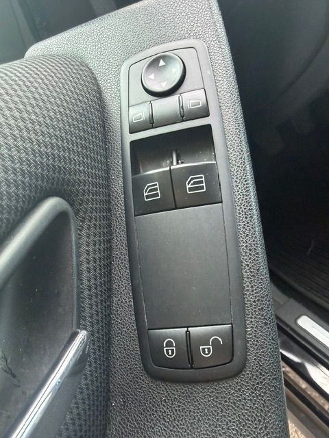 MERCEDES-BENZ A 150 Classic-image-4
