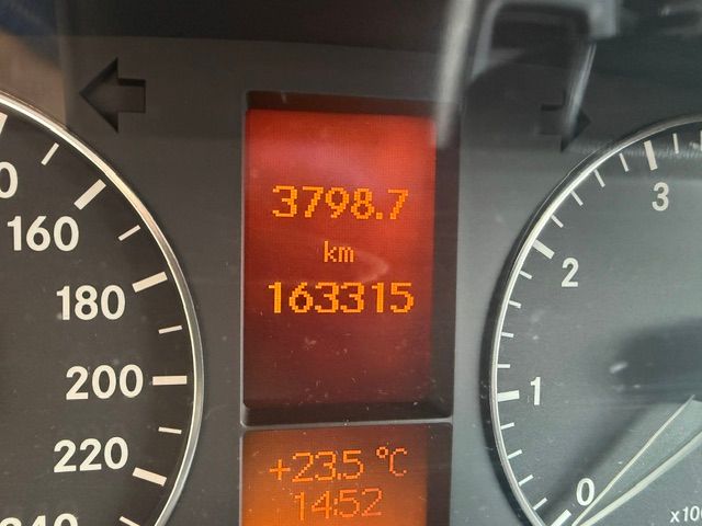MERCEDES-BENZ A 150 Classic-image-11