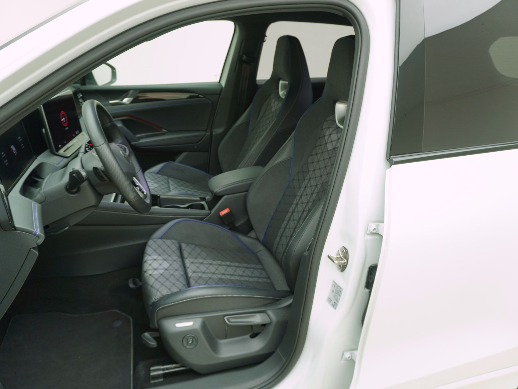 VW Tiguan 2.0 TSI DSG R-Line Black Style 4Motion **VW Werksgarantie bis 12/2030**-image-8