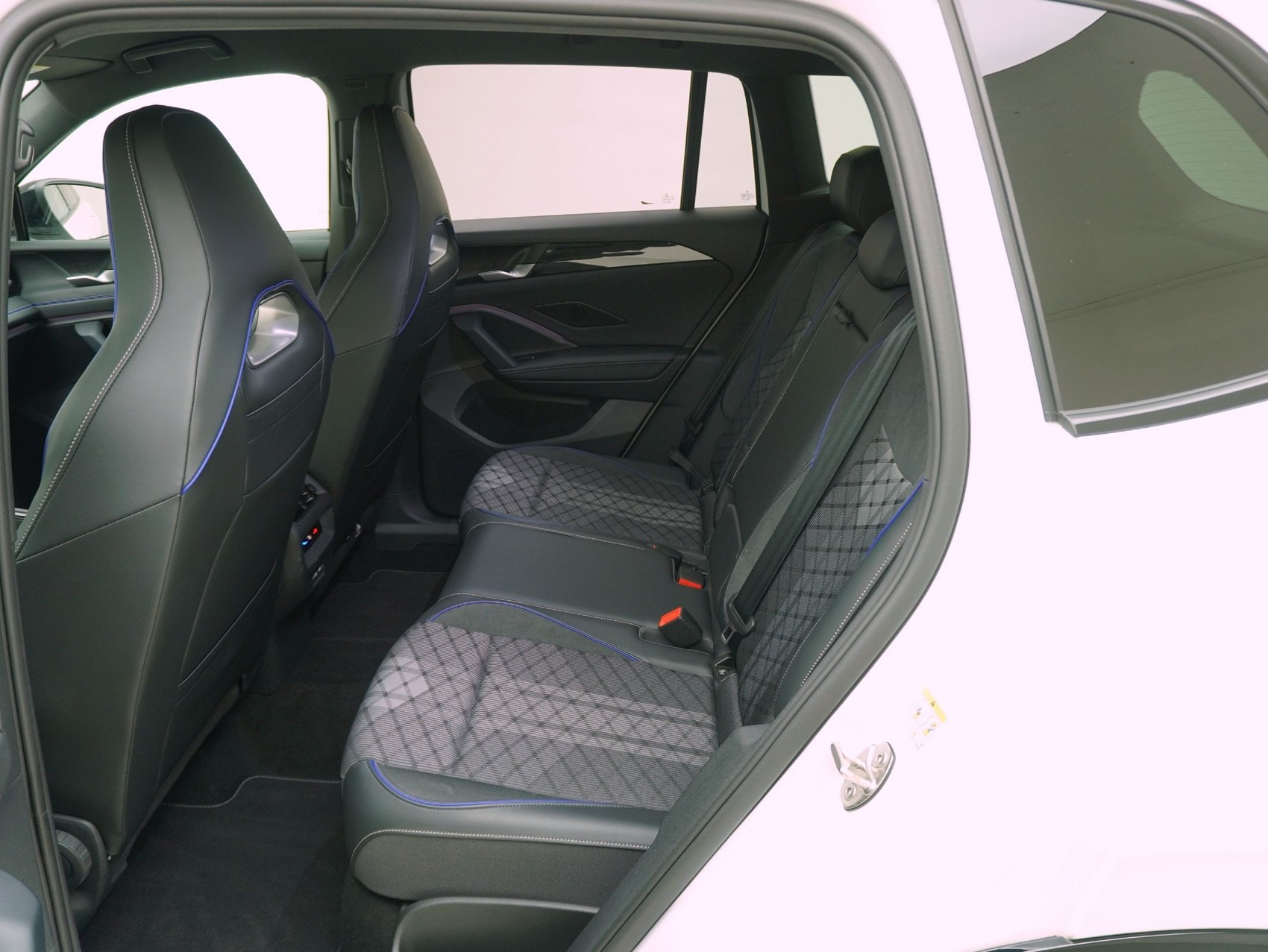 VW Tiguan 2.0 TSI DSG R-Line Black Style 4Motion **VW Werksgarantie bis 12/2030**-image-10