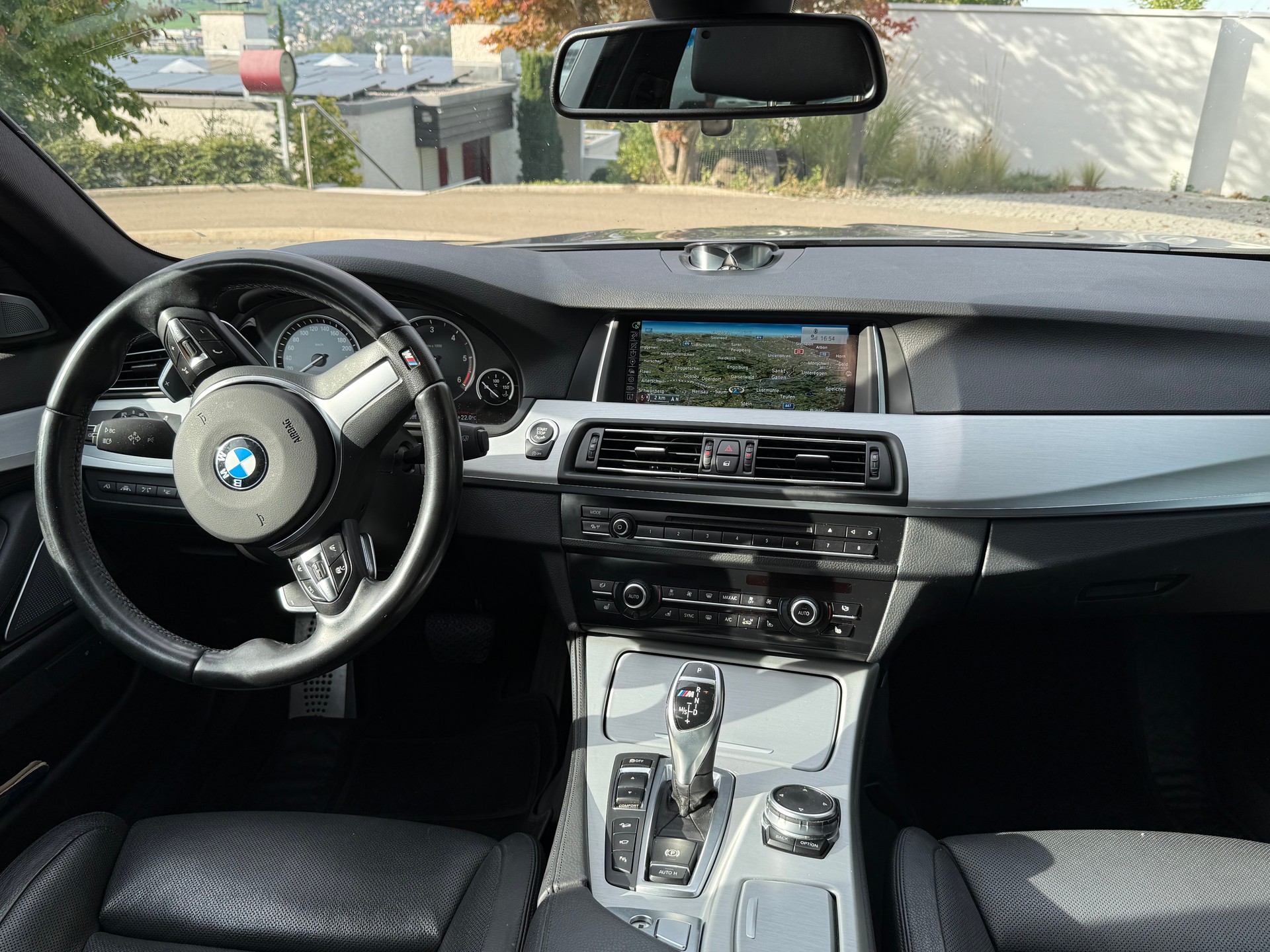 BMW M 550d xDrive-image-8