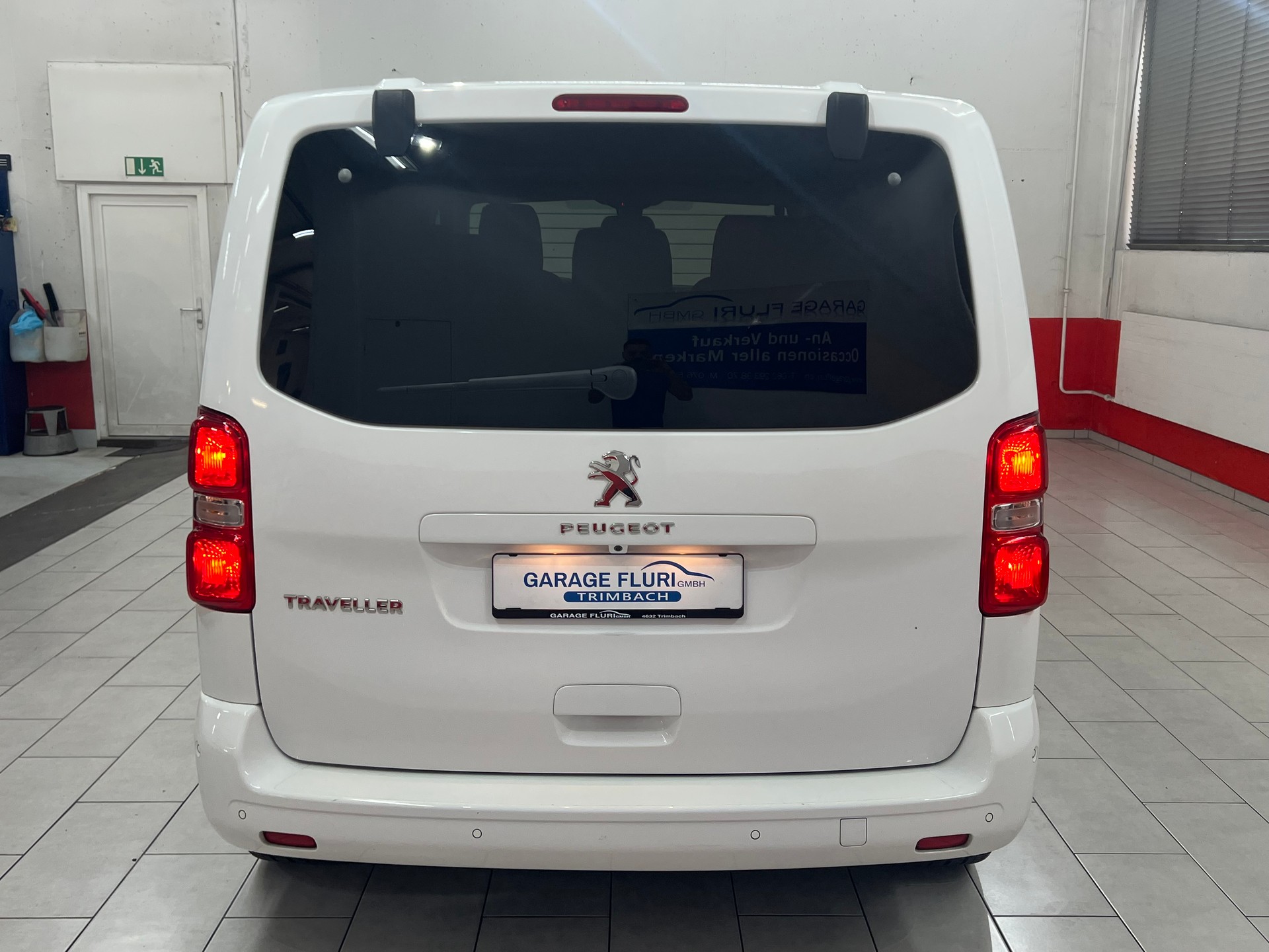 PEUGEOT Traveller 2.0 BlueHDi Allure Compact EAT-image-4