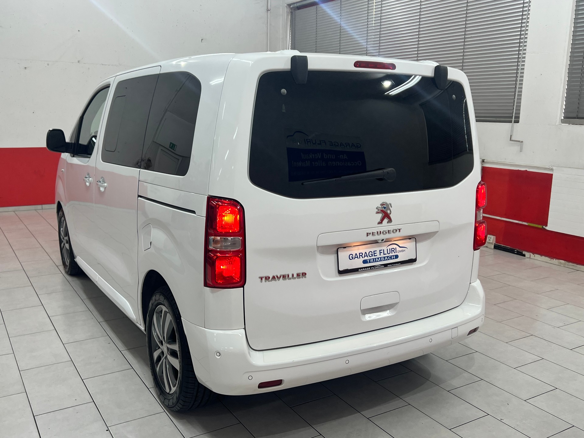 PEUGEOT Traveller 2.0 BlueHDi Allure Compact EAT-image-5