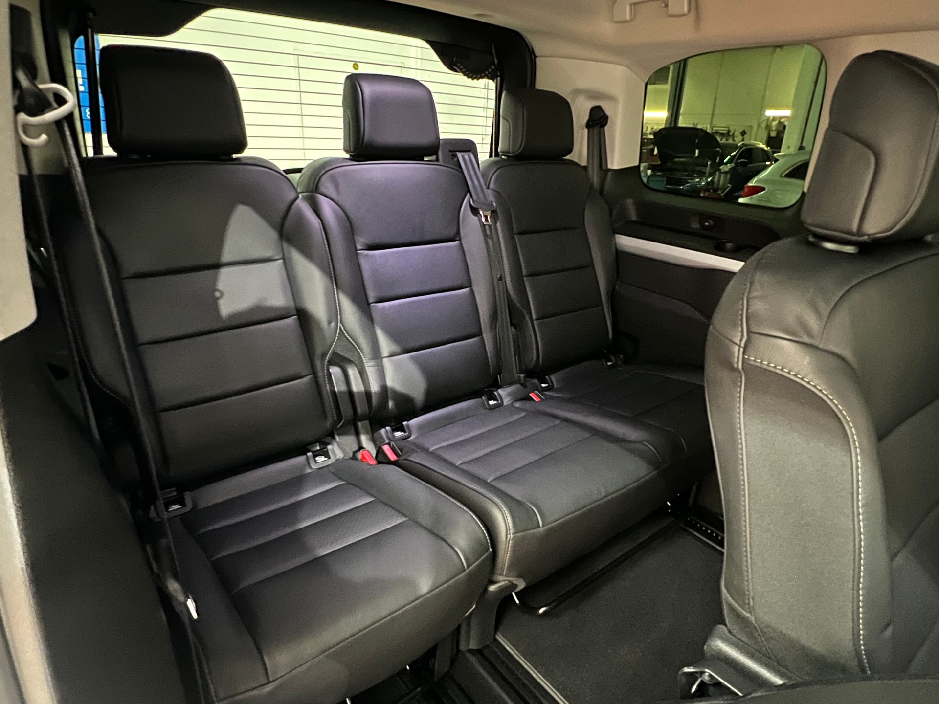 PEUGEOT Traveller 2.0 BlueHDi Allure Compact EAT-image-13