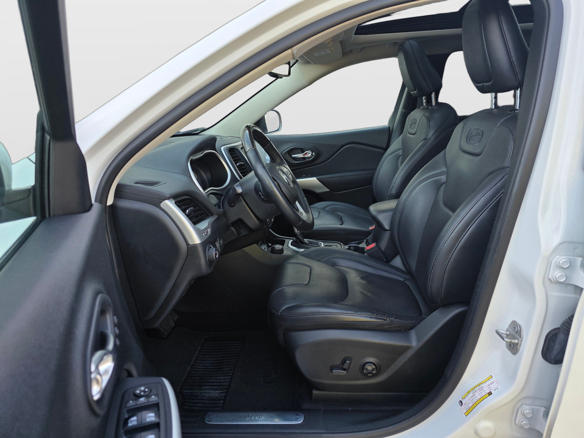 JEEP Cherokee 2.2TD Overland AWD 9ATX AD * CH-Fahrzeug * ab MFK *-image-5