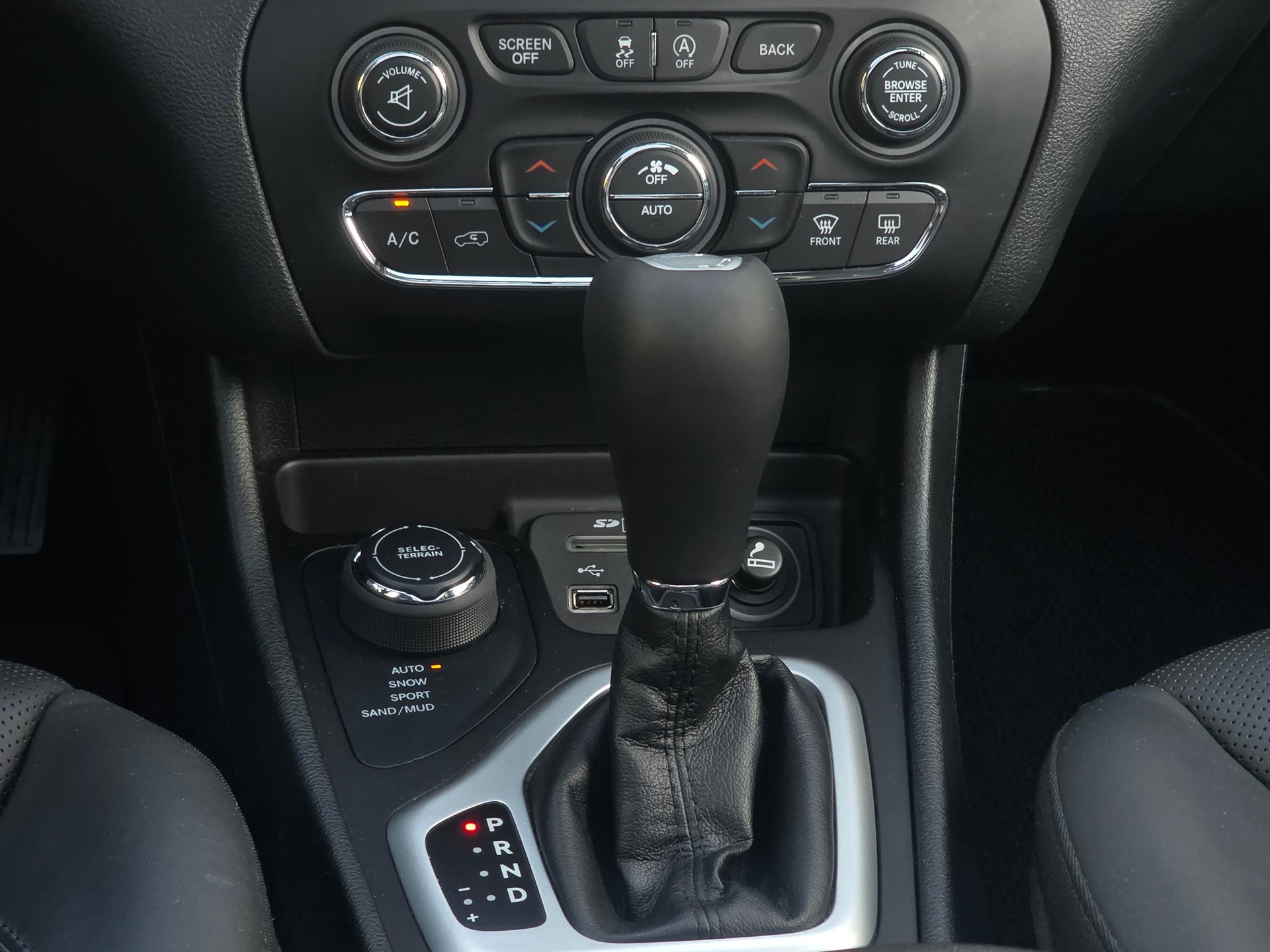 JEEP Cherokee 2.2TD Overland AWD 9ATX AD * CH-Fahrzeug * ab MFK *-image-15