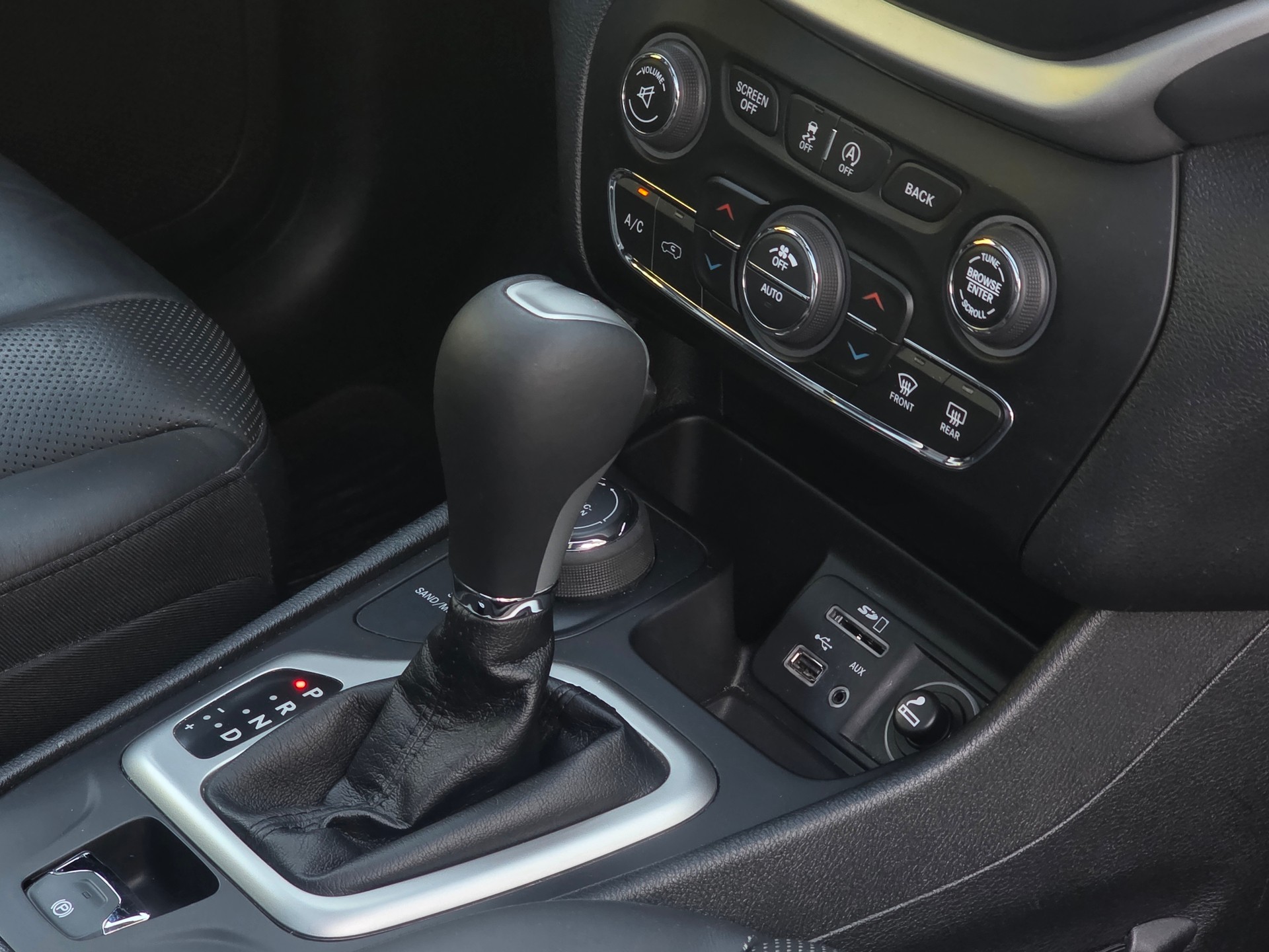 JEEP Cherokee 2.2TD Overland AWD 9ATX AD * CH-Fahrzeug * ab MFK *-image-21