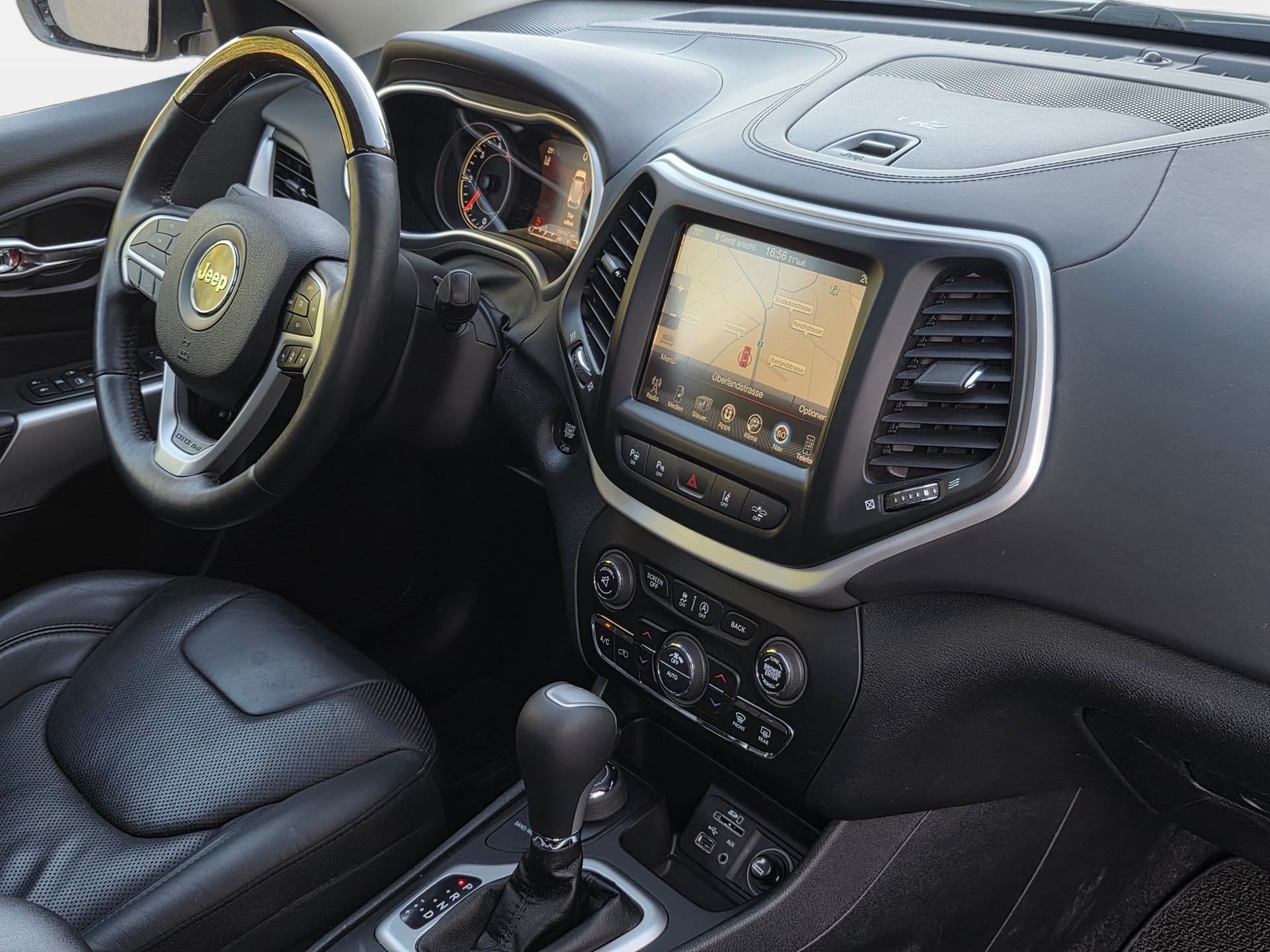 JEEP Cherokee 2.2TD Overland AWD 9ATX AD * CH-Fahrzeug * ab MFK *-image-19