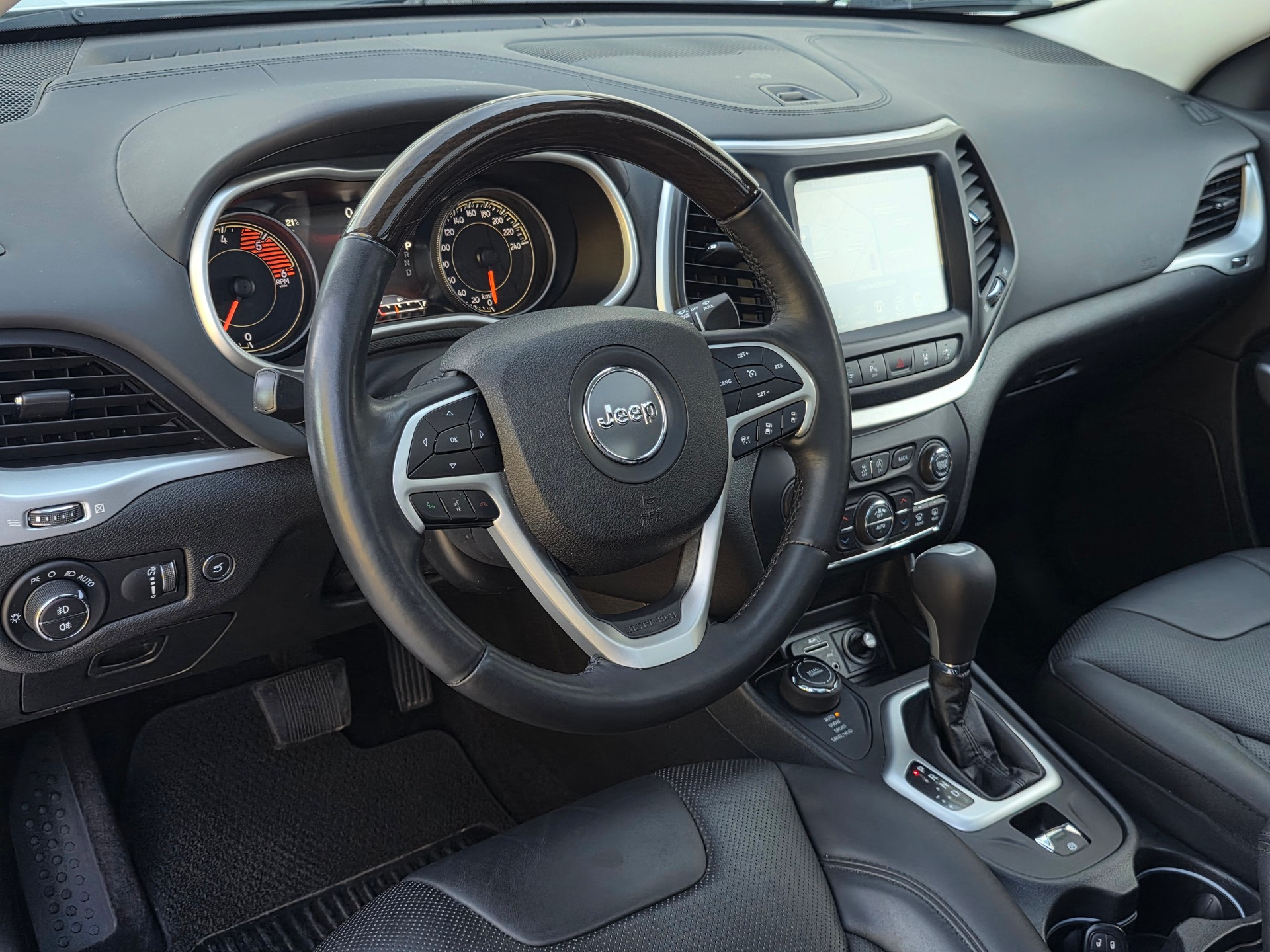 JEEP Cherokee 2.2TD Overland AWD 9ATX AD * CH-Fahrzeug * ab MFK *-image-9