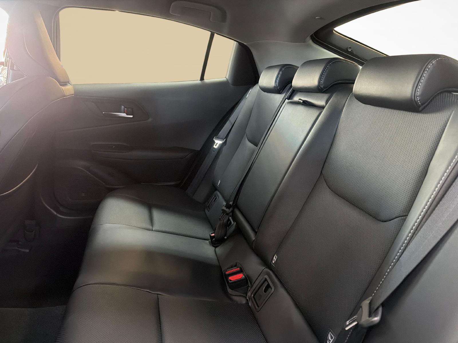 TOYOTA Prius 2.0 Plug-In-Hybrid Premium-image-17