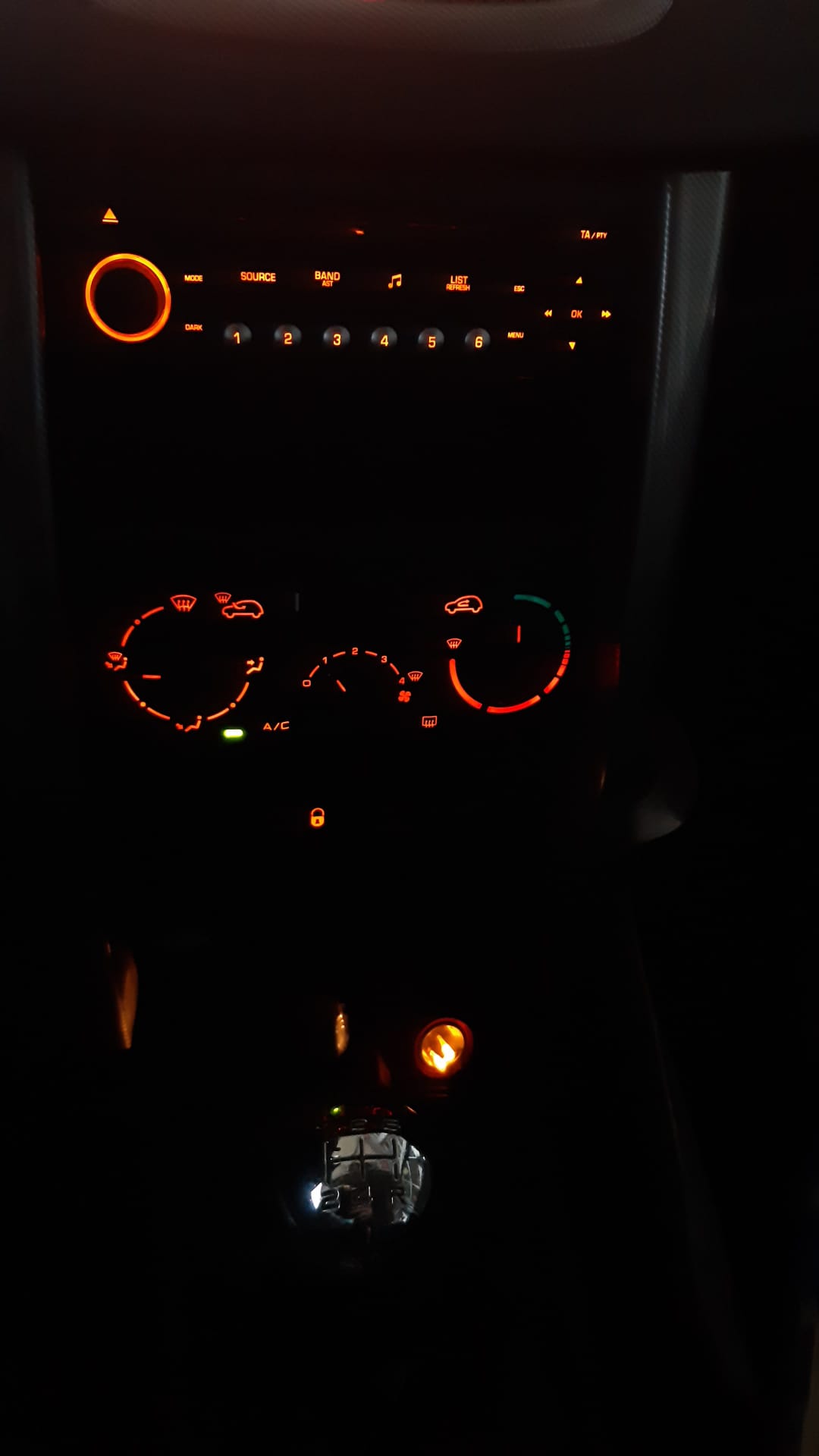 PEUGEOT 207 1.6 16V XS-image-10