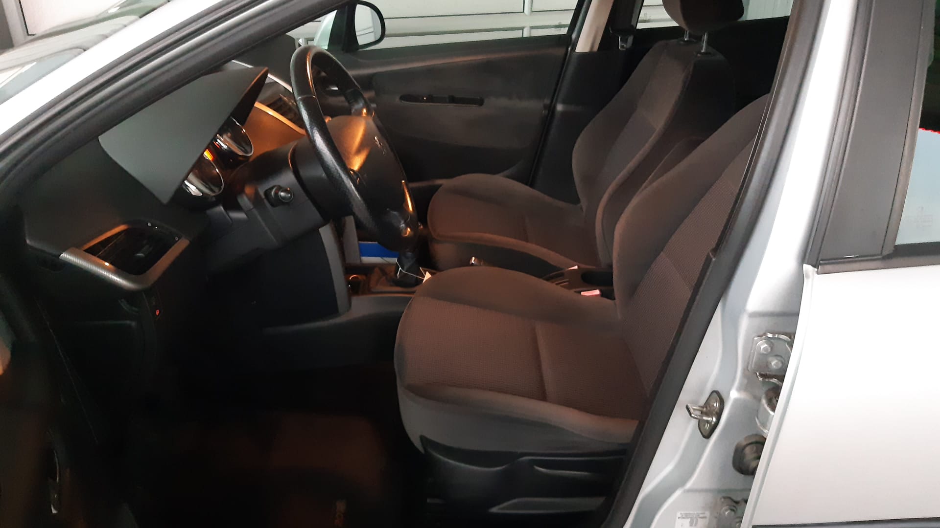 PEUGEOT 207 1.6 16V XS-image-12
