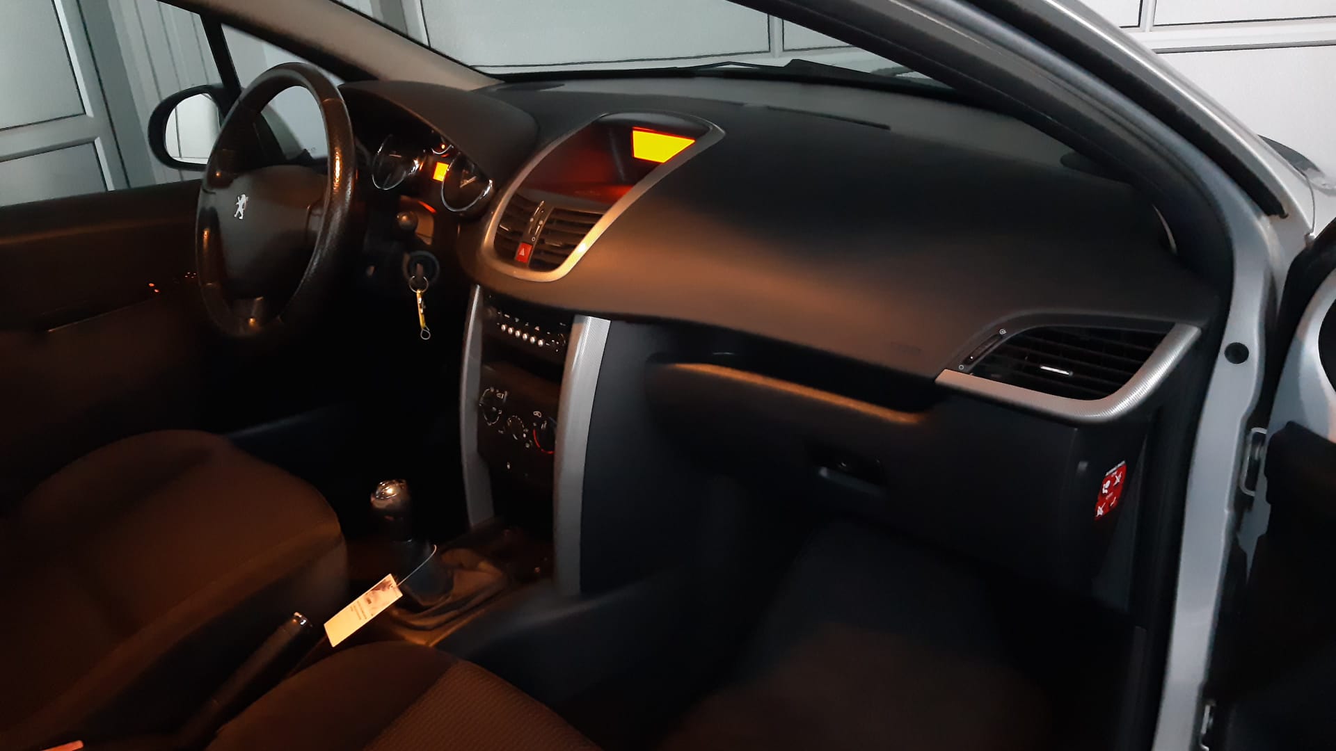 PEUGEOT 207 1.6 16V XS-image-11