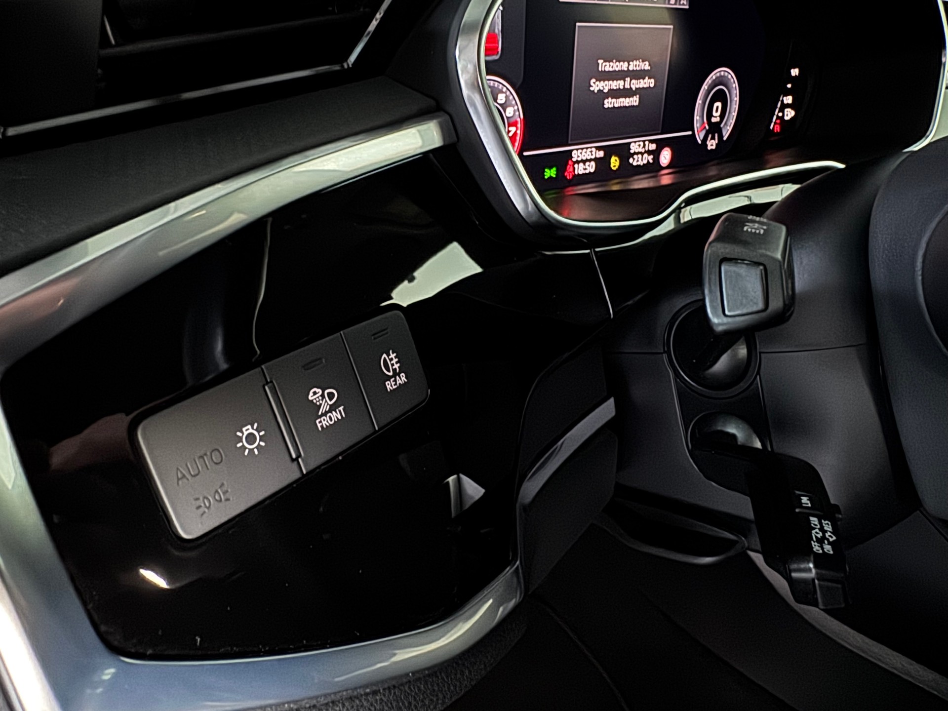 AUDI Q3 35 TFSI S-tronic-image-13