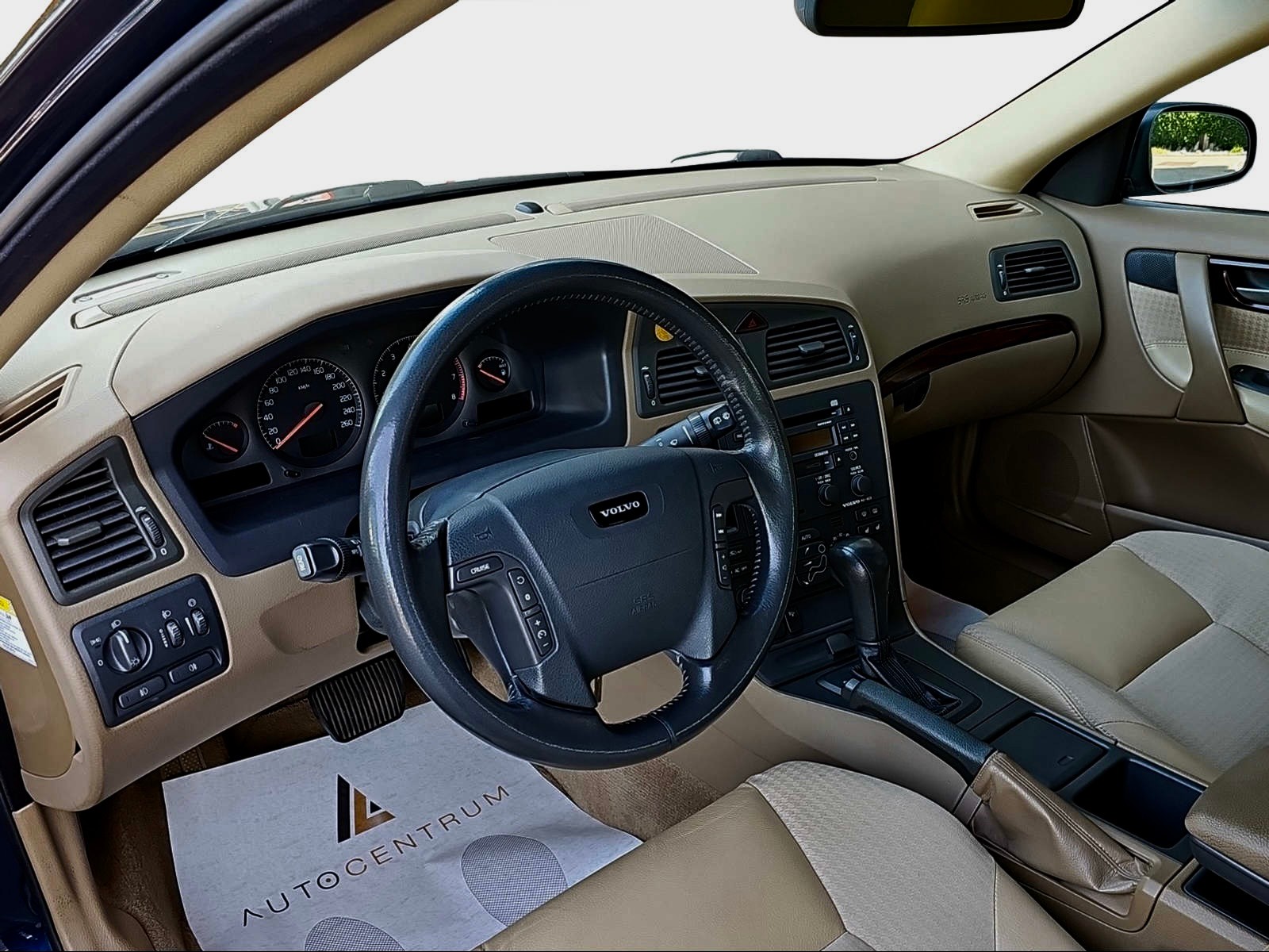 VOLVO V70 2.4T-showroom-element-1