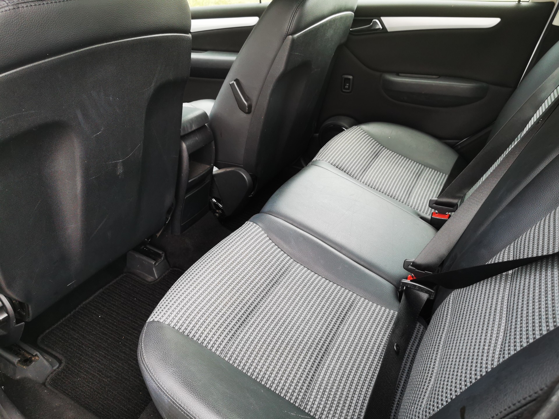 MERCEDES-BENZ A 200 CDI Avantgarde Edition A-image-7