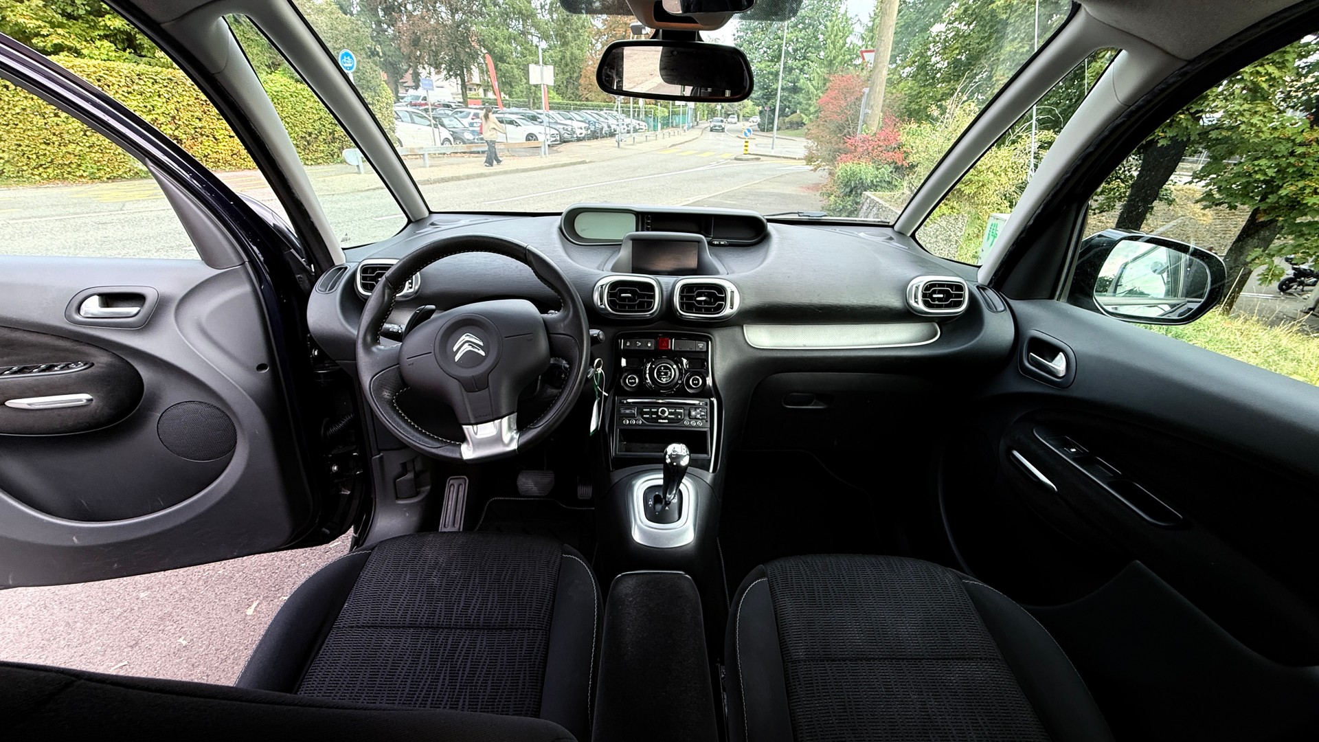 CITROEN C3 Picasso 1.6 HDi Exclusive EGS6-image-8