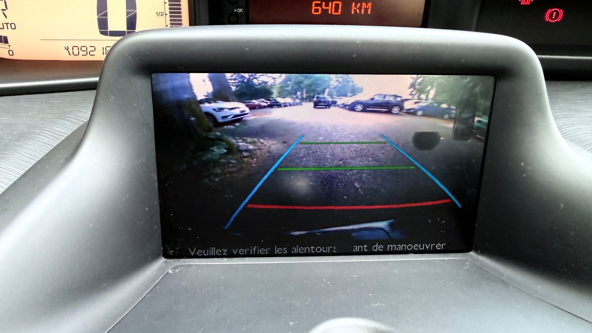 CITROEN C3 Picasso 1.6 HDi Exclusive EGS6-image-14