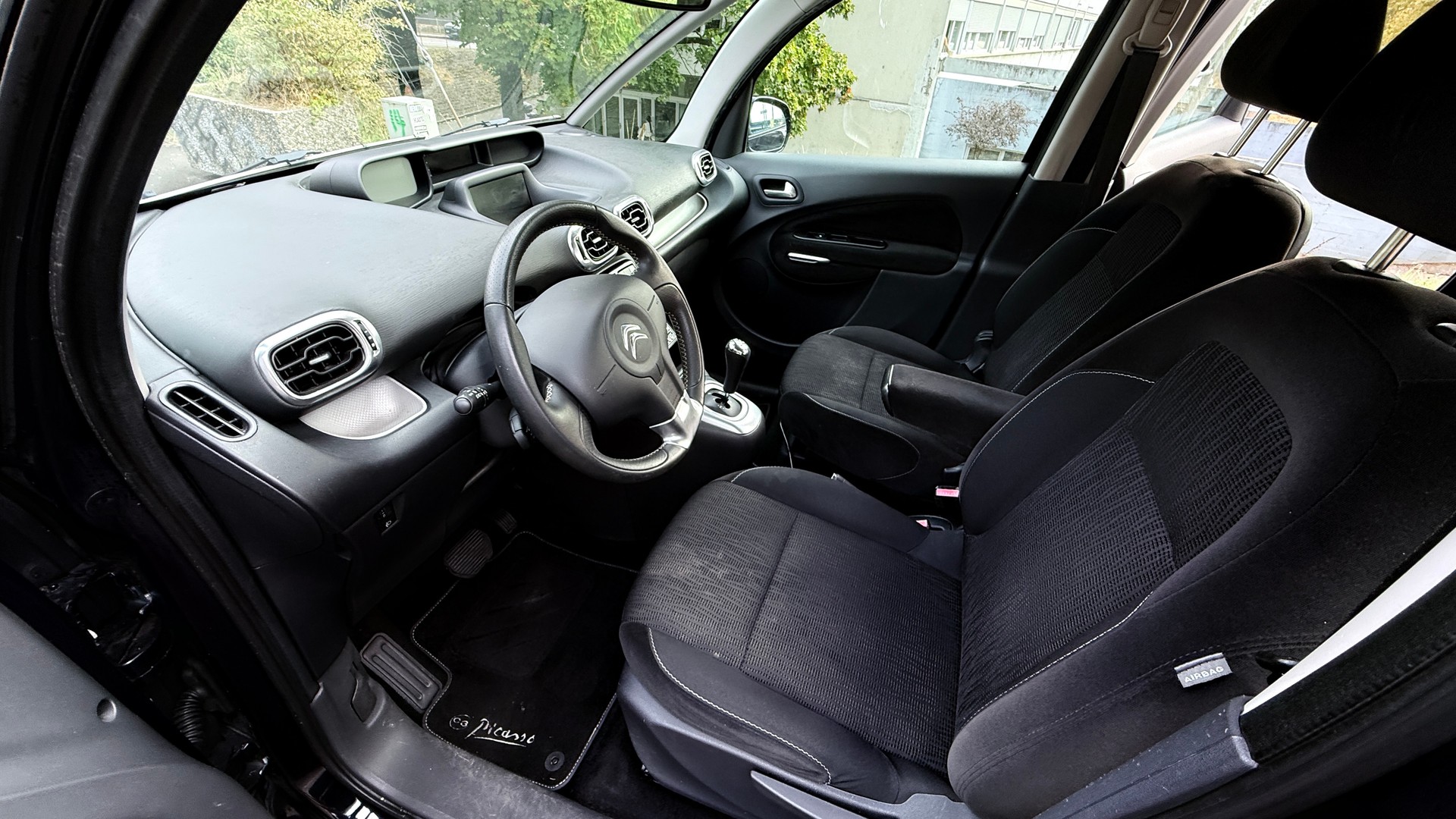 CITROEN C3 Picasso 1.6 HDi Exclusive EGS6-image-9