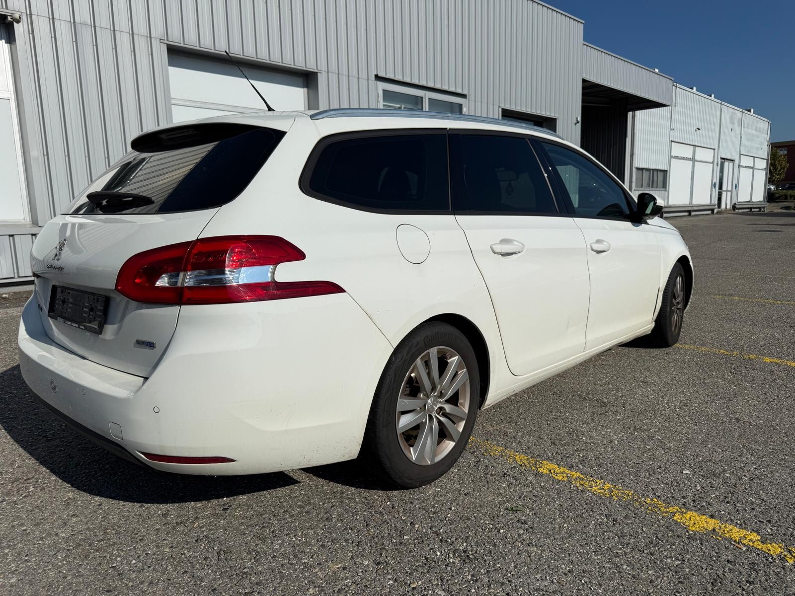 PEUGEOT 308 SW 1.6 BlueHDI Active-image-3