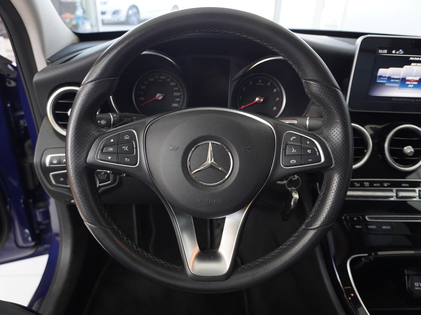 MERCEDES-BENZ C 200 Avantgarde 4Matic 9G-Tronic-image-11