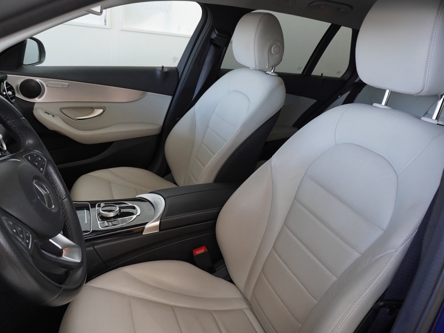 MERCEDES-BENZ C 200 Avantgarde 4Matic 9G-Tronic-image-4