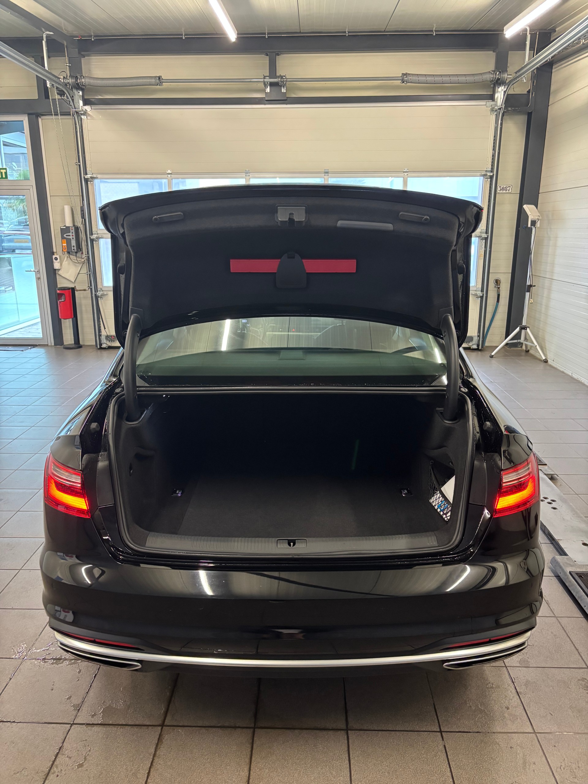 AUDI A4 Limousine 40 TFSI advanced S-tronic-image-13