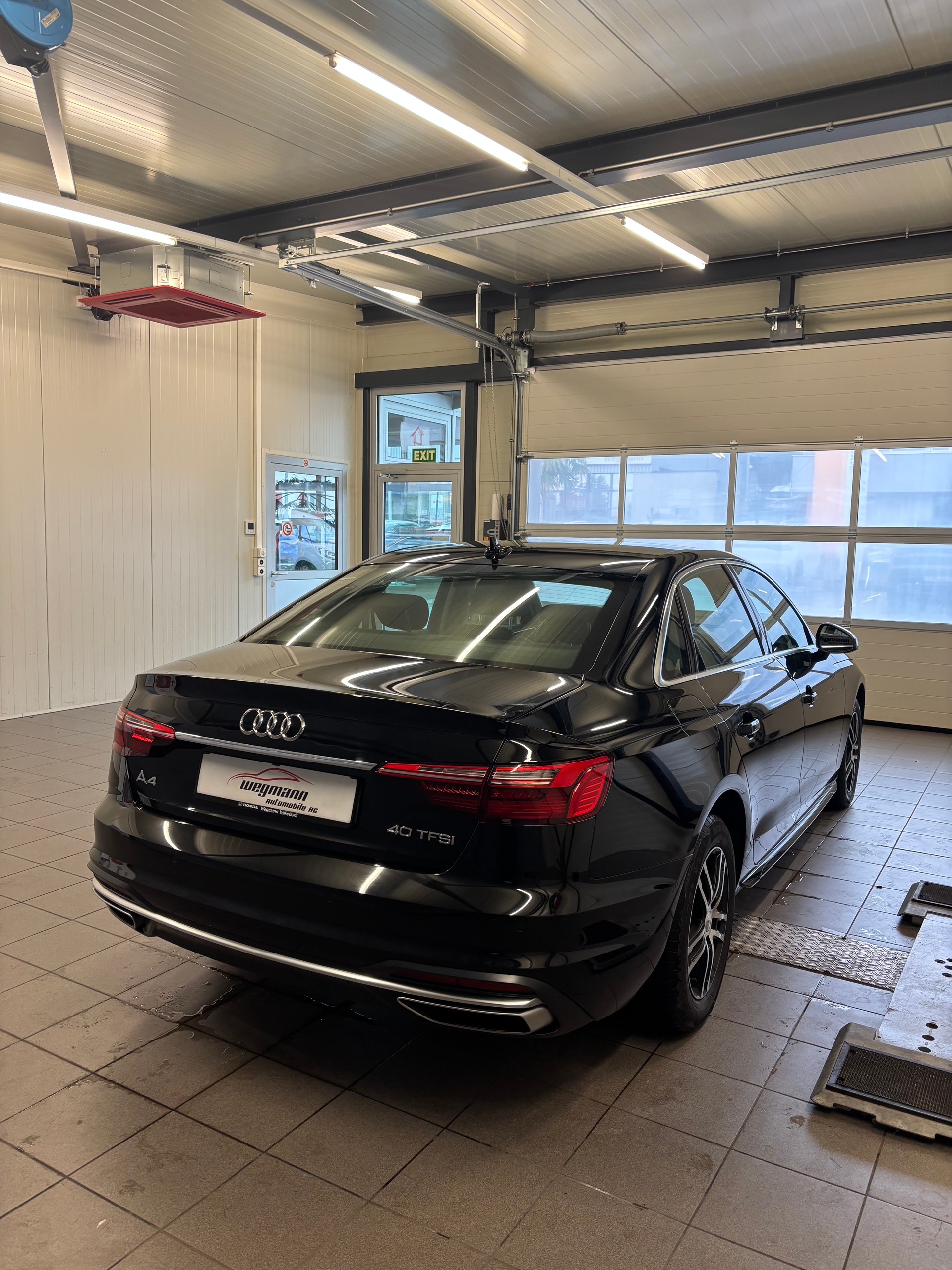 AUDI A4 Limousine 40 TFSI advanced S-tronic-image-3