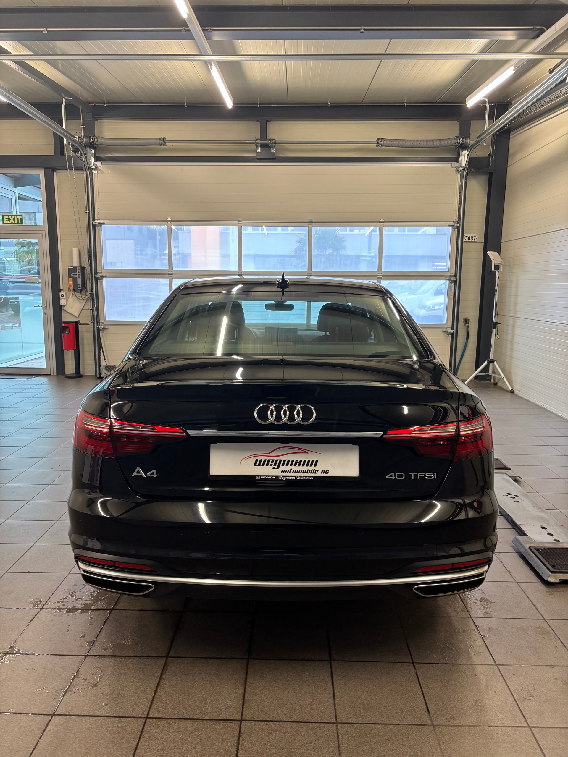 AUDI A4 Limousine 40 TFSI advanced S-tronic-image-4