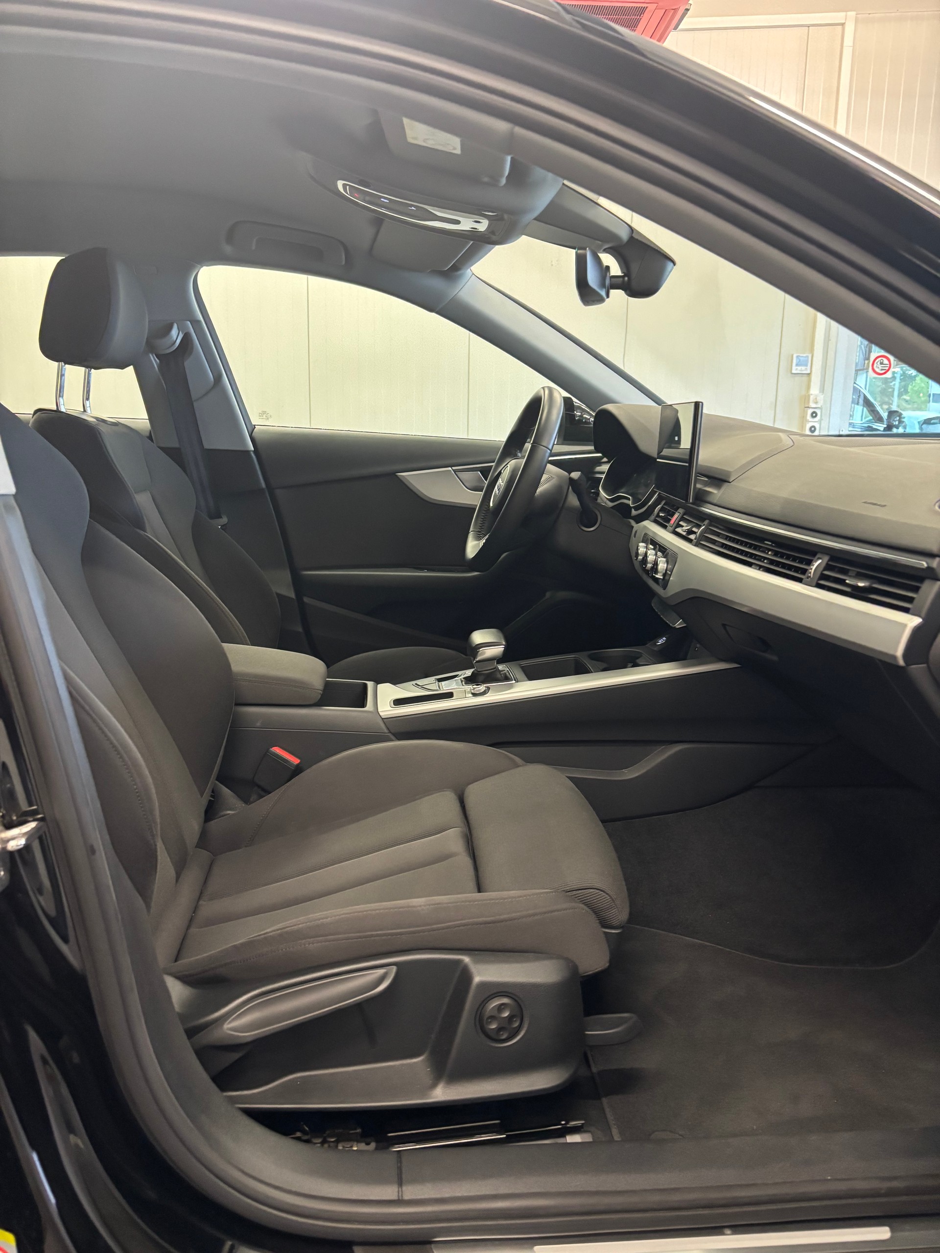 AUDI A4 Limousine 40 TFSI advanced S-tronic-image-11