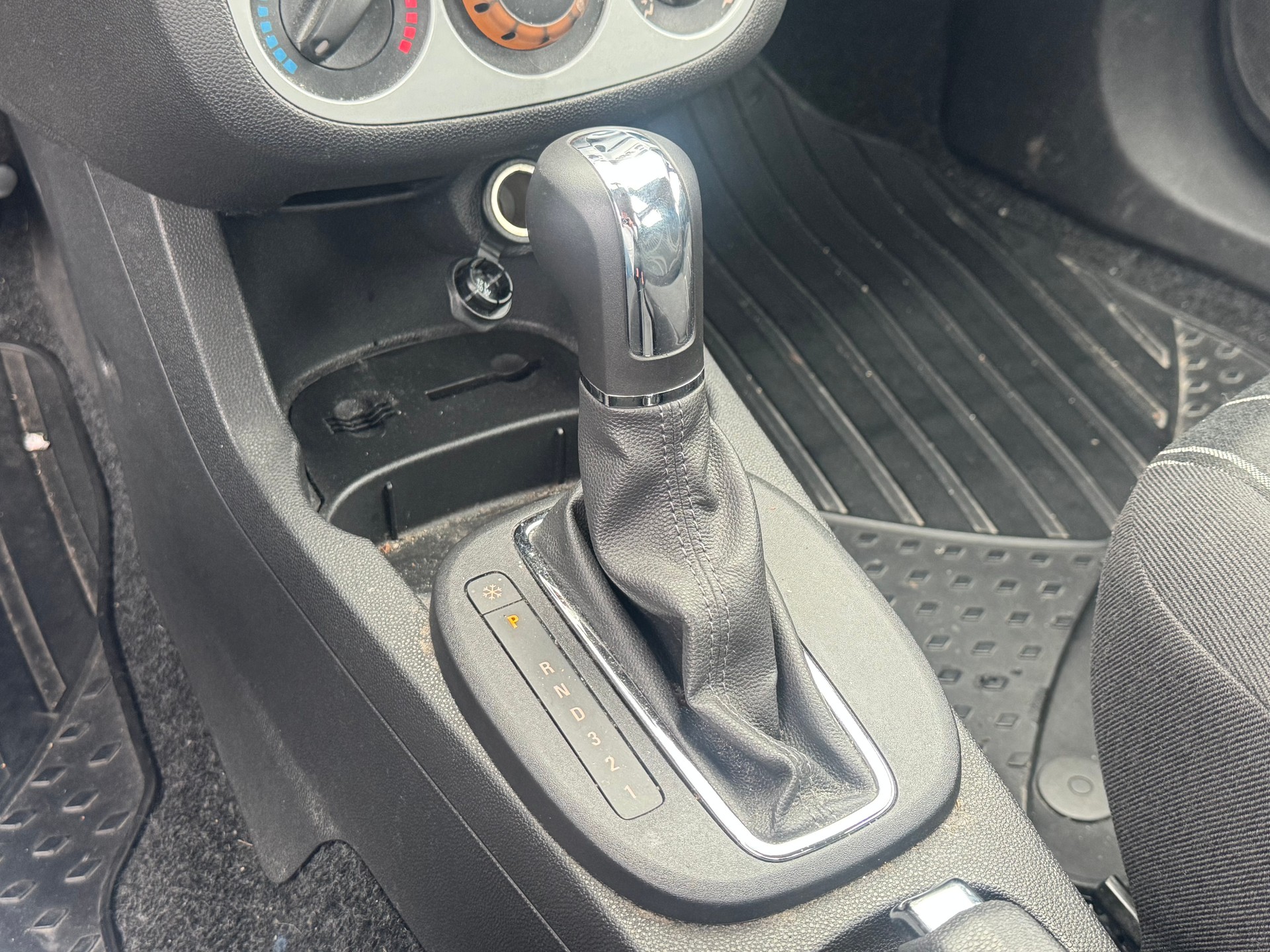 OPEL Corsa 1.4 TP Color Edition Automatic-image-10