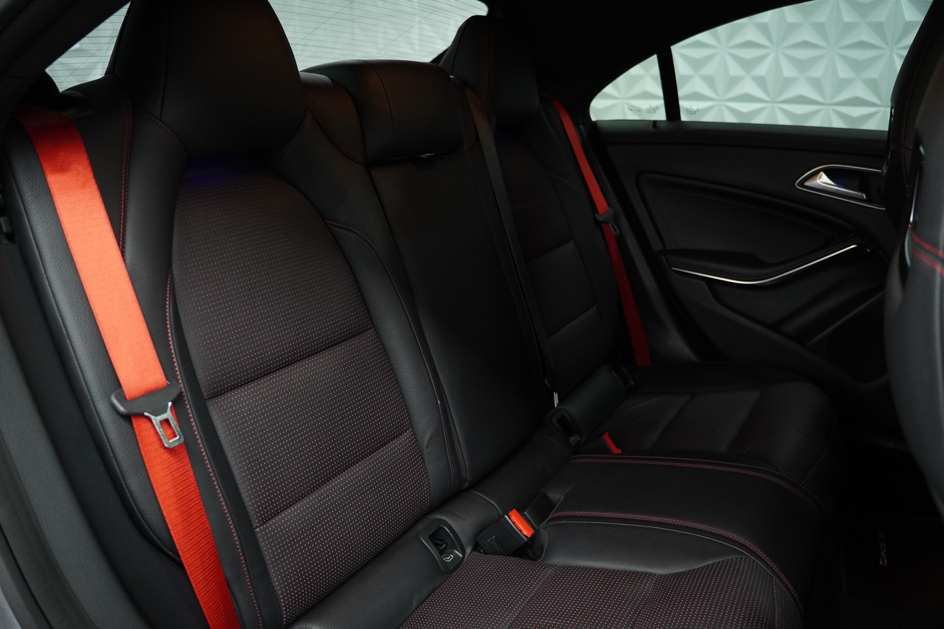 MERCEDES-BENZ CLA 45 AMG 4Matic Speedshift-image-21