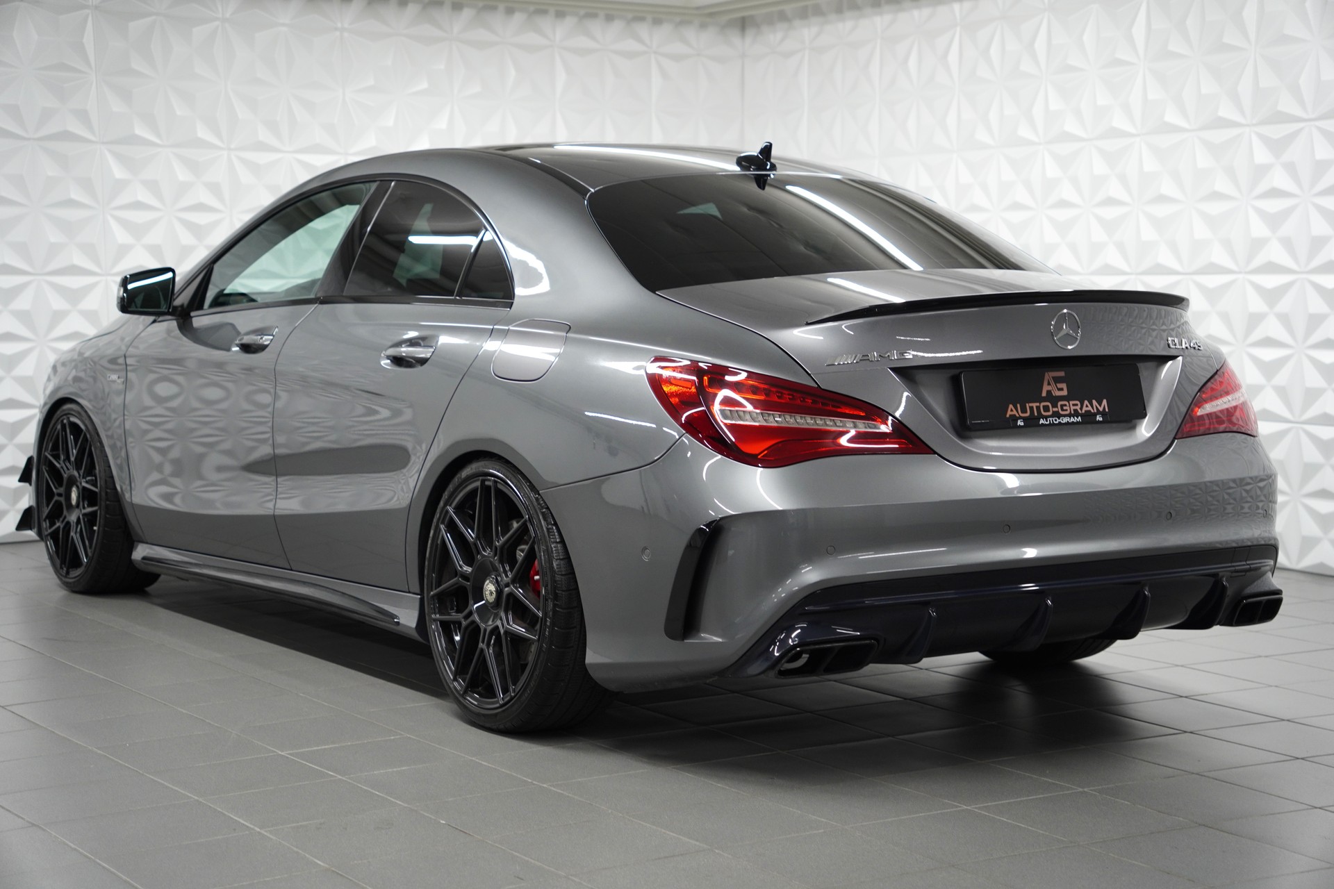 MERCEDES-BENZ CLA 45 AMG 4Matic Speedshift-image-2