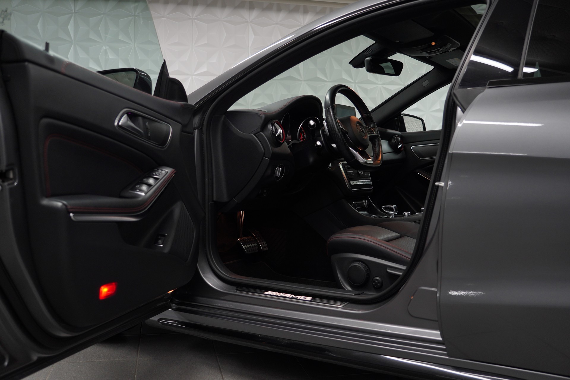 MERCEDES-BENZ CLA 45 AMG 4Matic Speedshift-image-10